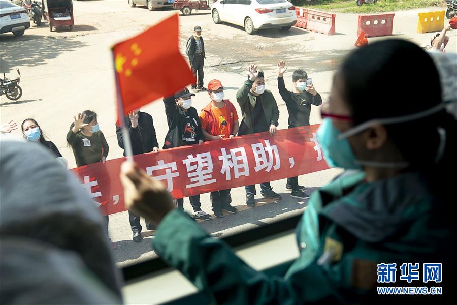 （聚焦疫情防控&middot;圖文互動）（1）分秒必爭！一切為了治病救人&mdash;&mdash;中國抗疫生命至上的生動實踐