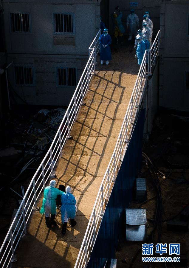 （聚焦疫情防控&middot;圖文互動）（10）分秒必爭！一切為了治病救人&mdash;&mdash;中國抗疫生命至上的生動實踐