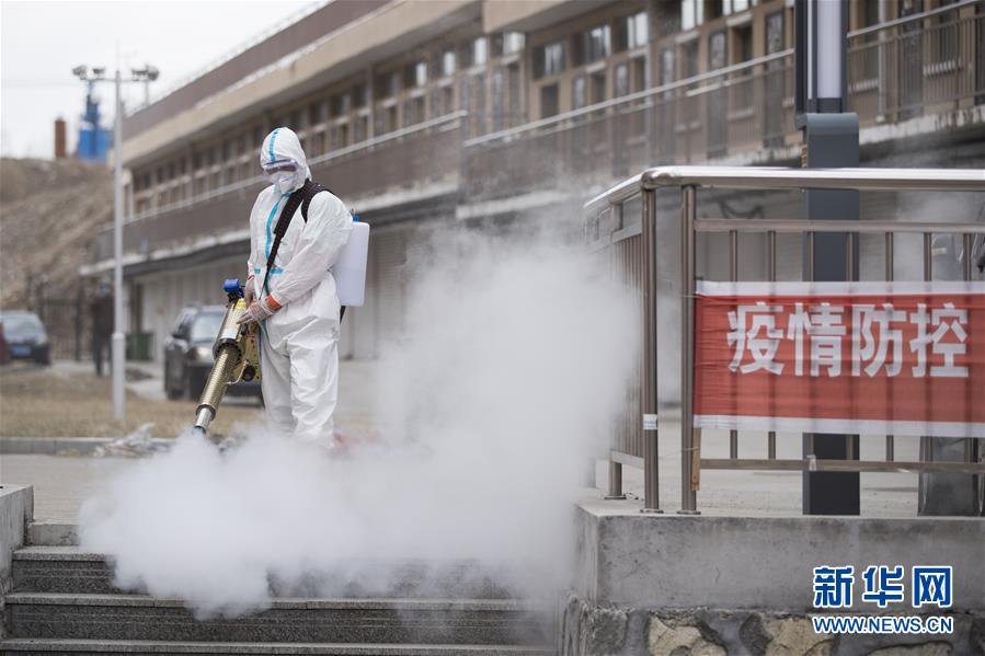 (新華全媒頭條·圖文互動(dòng))(5)戰(zhàn)斗在防疫最前沿——來(lái)自“五一”國(guó)際勞動(dòng)節(jié)的致敬