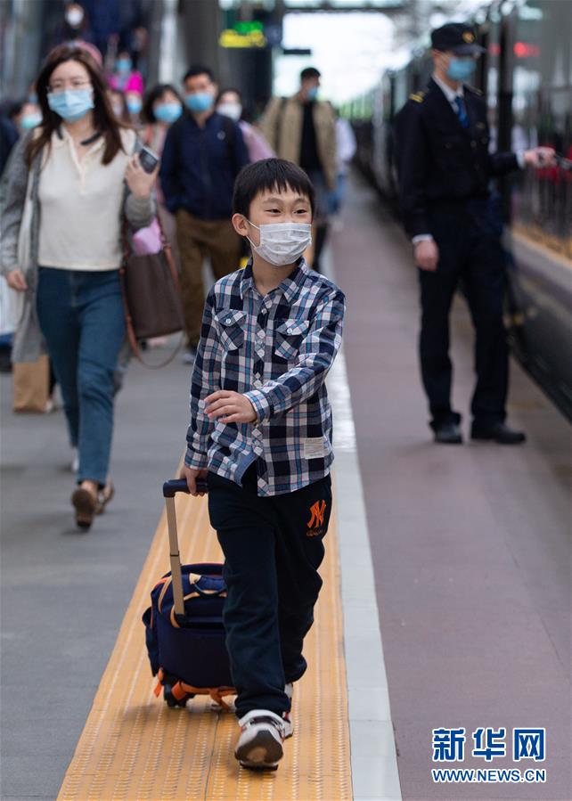 #(經(jīng)濟(jì))(3)全國鐵路迎來返程客流高峰