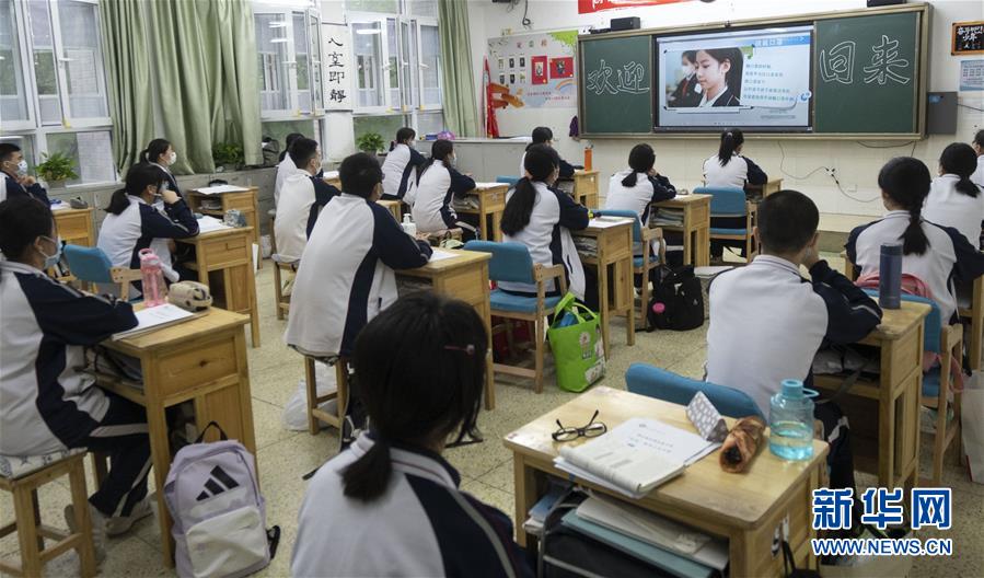 (聚焦疫情防控)(6)武漢:高三年級(jí)復(fù)學(xué)