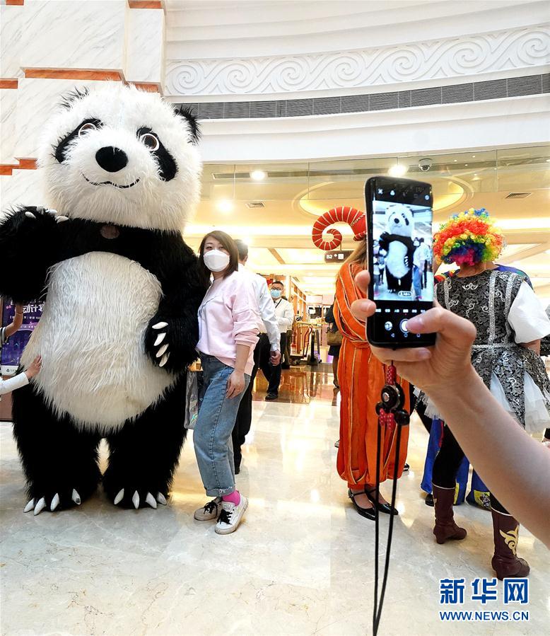 (新華全媒頭條·圖文互動(dòng))(8)人氣回暖 消費(fèi)復(fù)蘇 健康出行——加長(zhǎng)版“五一”假期觀察