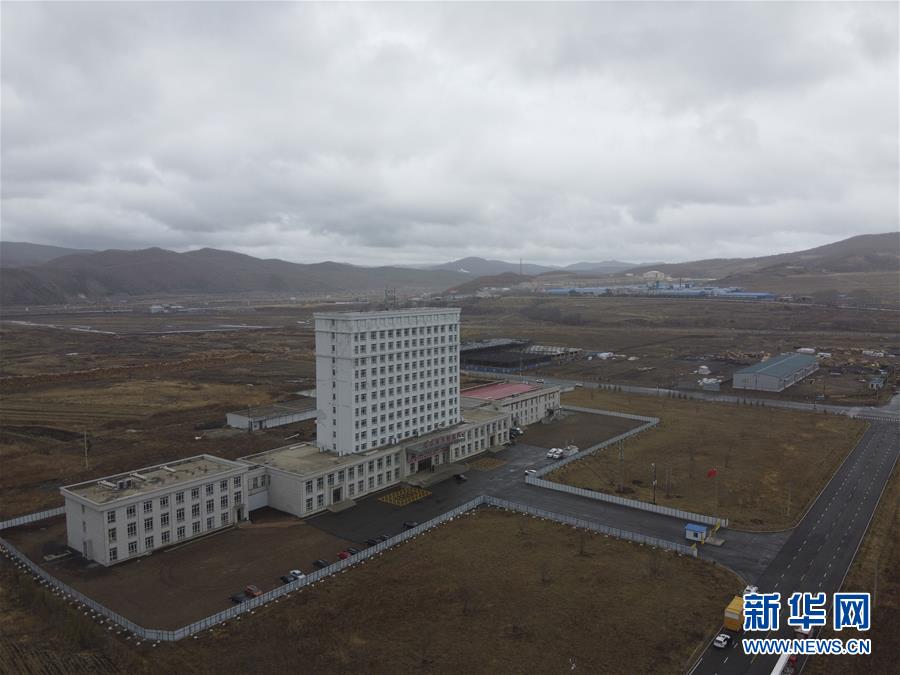 （在習(xí)近平新時(shí)代中國(guó)特色社會(huì)主義思想指引下&mdash;&mdash;新時(shí)代新作為新篇章&middot;習(xí)近平總書(shū)記關(guān)切事&middot;圖文互動(dòng)）（1）祛疫未竟 征衣不解&mdash;&mdash;綏芬河小城的抗疫故事