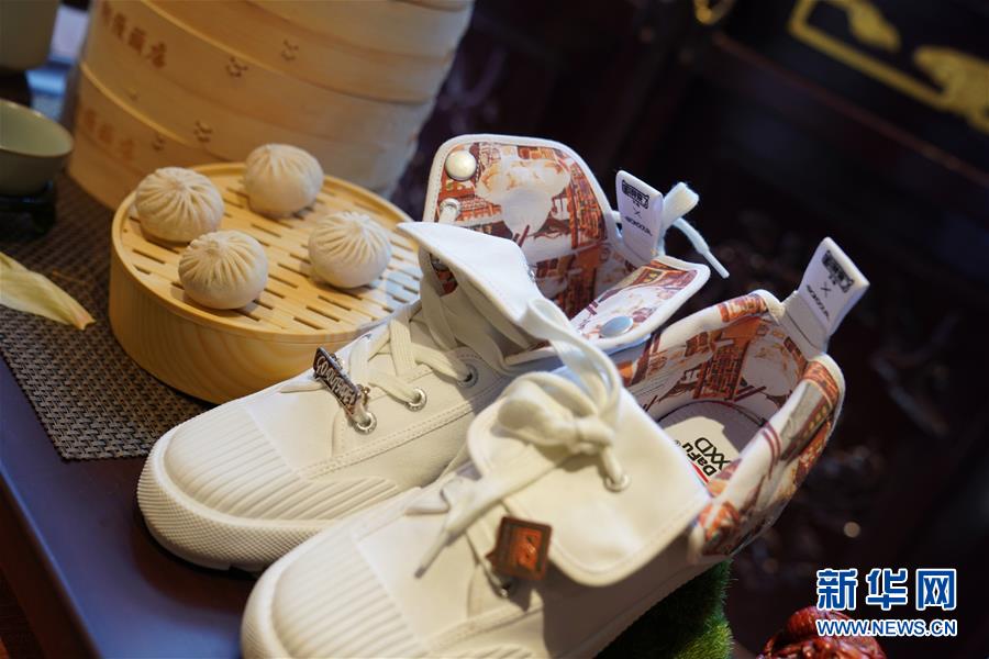 (新華全媒頭條·圖文互動)(6)“風(fēng)”起“云”涌 中國品牌在全球戰(zhàn)“疫”中崛起