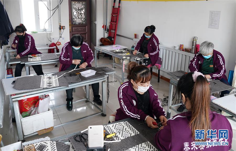 （在習(xí)近平新時(shí)代中國(guó)特色社會(huì)主義思想指引下&mdash;&mdash;新時(shí)代新作為新篇章&middot;習(xí)近平總書(shū)記關(guān)切事&middot;圖文互動(dòng)）（2）助你飛翔，擁抱陽(yáng)光&mdash;&mdash;助力殘疾人脫貧攻堅(jiān)故事