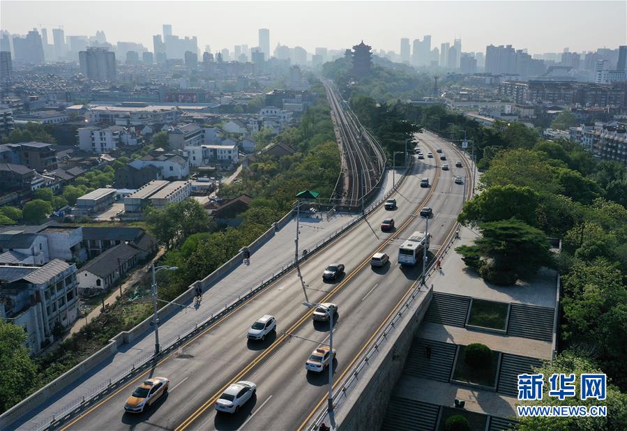 （新華全媒頭條&middot;圖文互動）（13）從人民中汲取磅礴力量&mdash;&mdash;習(xí)近平總書記同出席2020年全國兩會人大代表、政協(xié)委員共商國是紀(jì)實(shí)