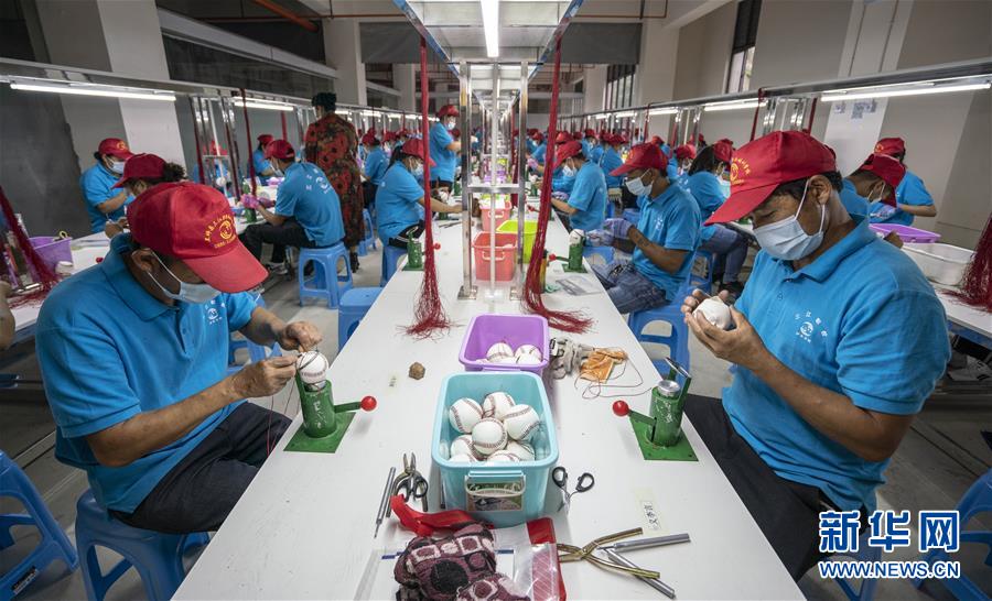 （新華全媒頭條&middot;兩會(huì)精神看落實(shí)&middot;圖文互動(dòng)）（7）培育新機(jī) 開辟新局&mdash;&mdash;落實(shí)全國(guó)兩會(huì)精神激發(fā)經(jīng)濟(jì)發(fā)展新動(dòng)能述評(píng)