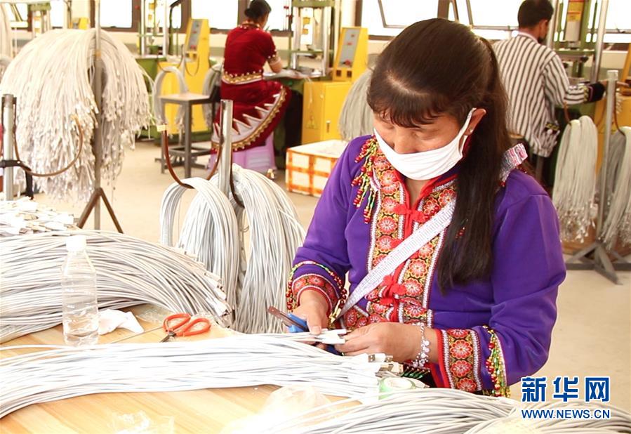 (新華全媒頭條·兩會(huì)精神看落實(shí)·圖文互動(dòng))(2)努力讓群眾看到變化得到實(shí)惠——落實(shí)全國(guó)兩會(huì)精神持續(xù)保障和改善民生述評(píng)