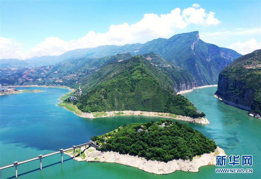 (新華全媒頭條·圖文互動(dòng))(13)待到滿山紅葉時(shí)——三峽重慶庫區(qū)踐行新發(fā)展理念面面觀