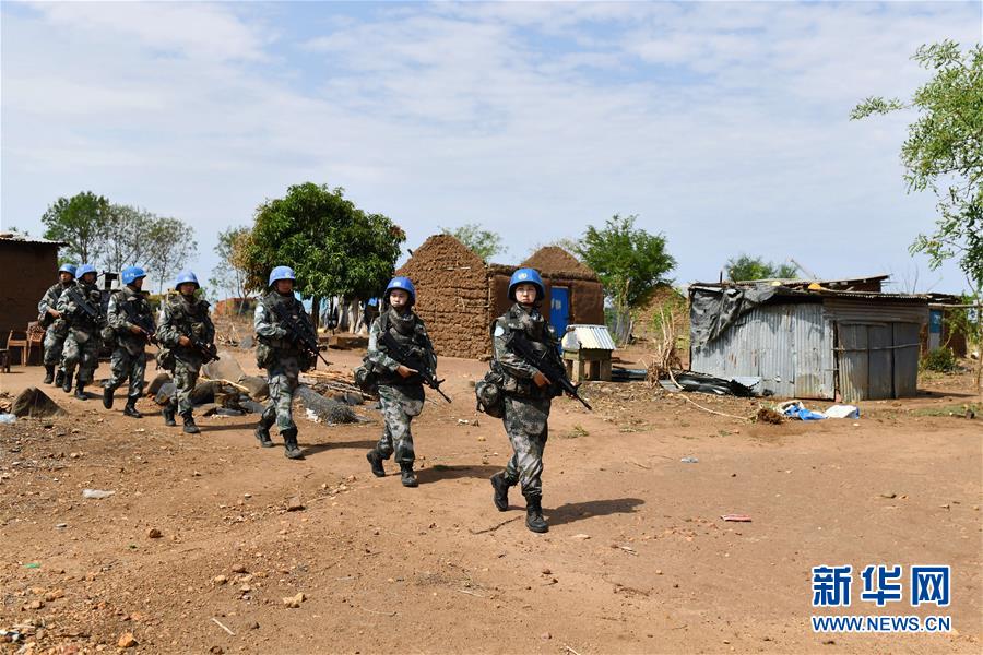 (新華全媒頭條·圖文互動(dòng))(6)崢嶸歲月30年 中國藍(lán)盔衛(wèi)和平