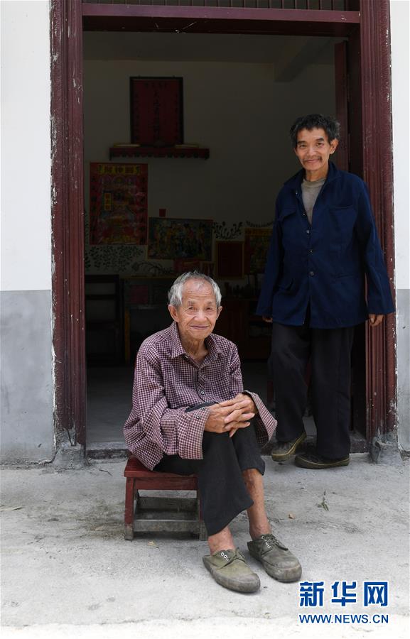 （在習(xí)近平新時(shí)代中國(guó)特色社會(huì)主義思想指引下&mdash;&mdash;新時(shí)代新作為新篇章&middot;習(xí)近平總書記關(guān)切事&middot;圖文互動(dòng)）（6）讓每一個(gè)角落都感受到幸福的溫情&mdash;&mdash;人口較少民族在脫貧攻堅(jiān)大潮中的奮進(jìn)故事