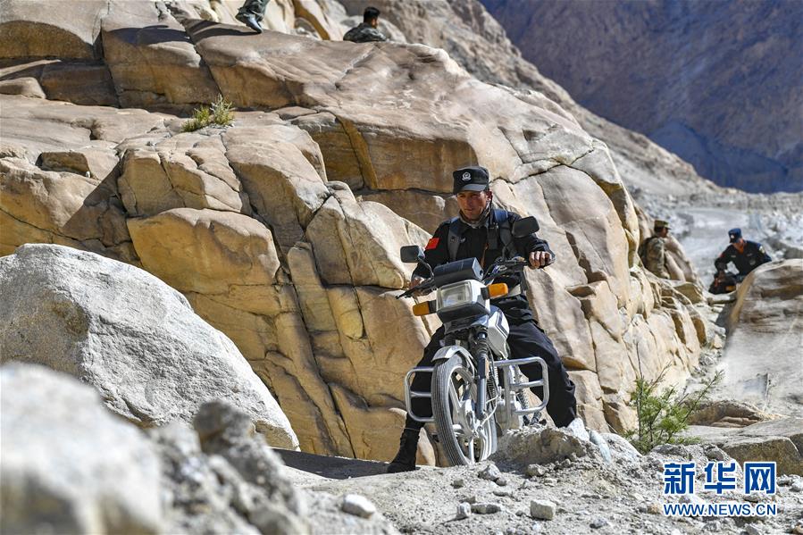 （新華全媒頭條&middot;圖文互動(dòng)）（12）飛吧，&ldquo;帕米爾雄鷹&rdquo;！