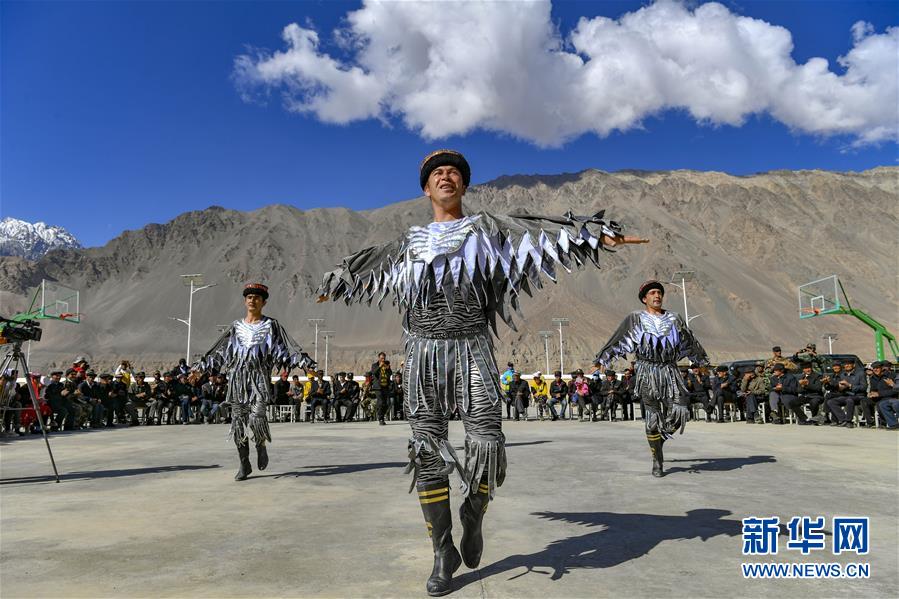 （新華全媒頭條&middot;圖文互動(dòng)）（13）飛吧，&ldquo;帕米爾雄鷹&rdquo;！