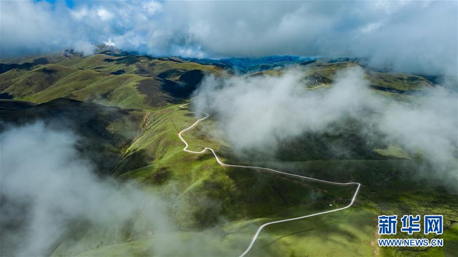 (圖文互動)(3)雪山草地展新貌——四川阿壩州脫貧奔小康紀(jì)實