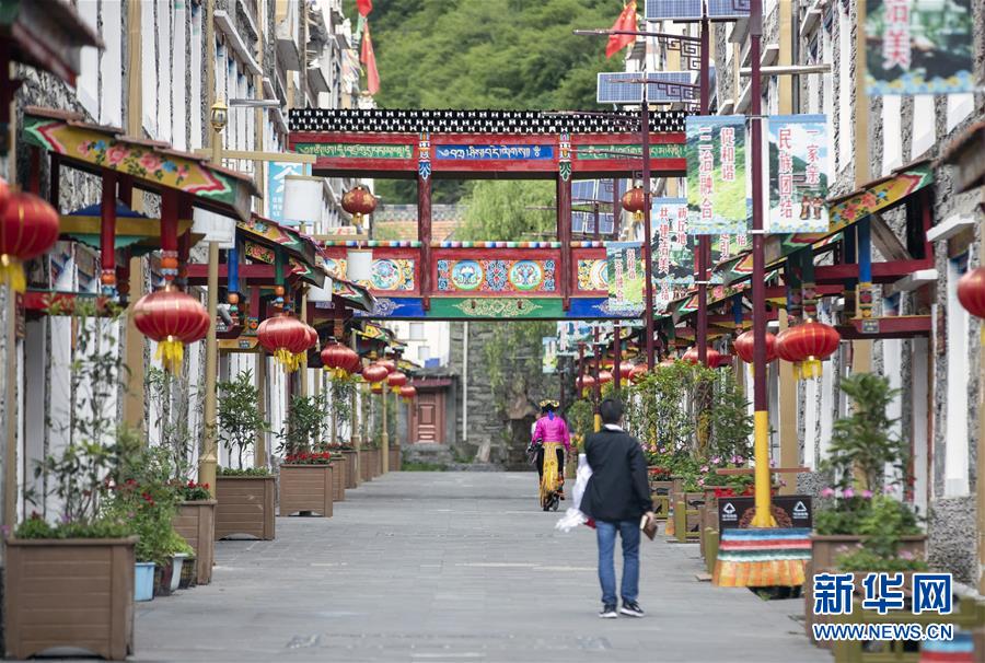 (圖文互動)(9)雪山草地展新貌——四川阿壩州脫貧奔小康紀(jì)實
