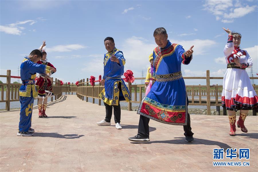 (新華全媒頭條·走向我們的小康生活·圖文互動(dòng))(5)迎著東升的紅日——走向小康之路的赫哲族