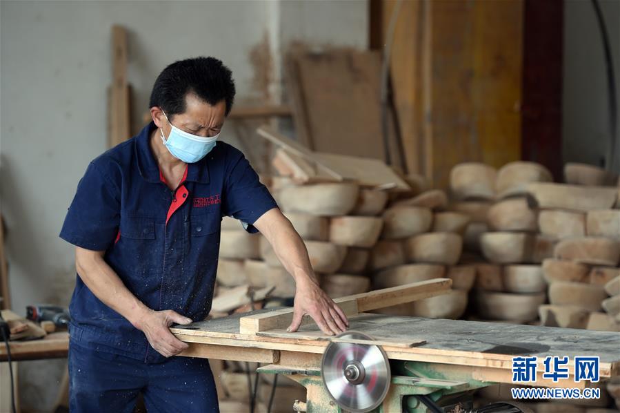  （新華全媒頭條&middot;圖文互動(dòng)）（5）青春，在希望的田野上&mdash;&mdash;大別山區(qū)尋訪&ldquo;城歸&rdquo;大學(xué)畢業(yè)生