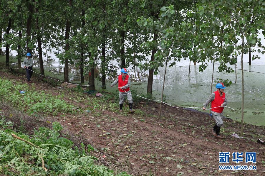 （圖文互動）（2）搶險！群眾的安全高于一切&mdash;&mdash;湖北統(tǒng)籌部署緊急應(yīng)對洪澇災(zāi)害
