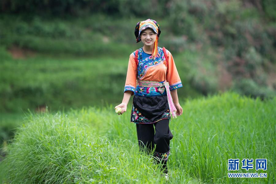 （新華全媒頭條&middot;走向我們的小康生活&middot;圖文互動(dòng)）（4）那山，那人，那苗寨&mdash;&mdash;十八洞村三代人的奮斗史