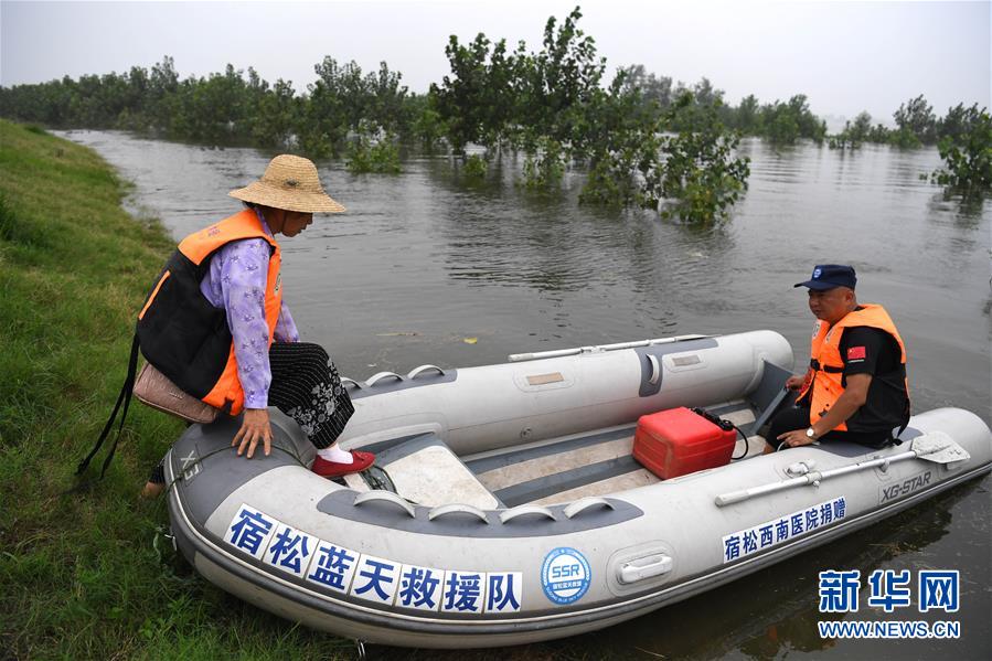 （防汛抗洪&middot;一線人物&middot;圖文互動(dòng)）（3）萬(wàn)家燈火明 壩上有神兵&mdash;&mdash;安徽宿松長(zhǎng)江大堤上的&ldquo;守護(hù)者聯(lián)盟&rdquo;群像