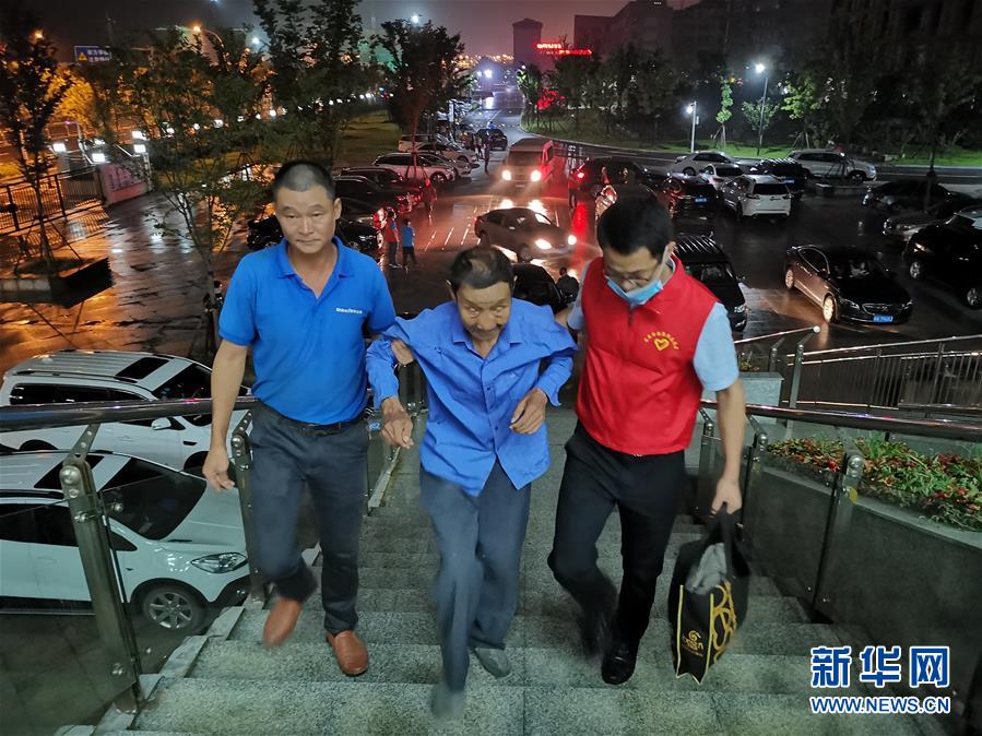 （防汛抗洪&middot;圖文互動）（3）洪水來襲，銅鑼聲在千年古鎮(zhèn)的雨夜響起