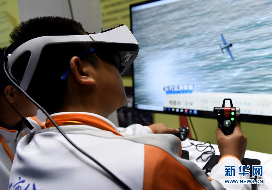 （新華全媒頭條&middot;圖文互動(dòng)）（15）&ldquo;美麗的中國(guó)夢(mèng)屬于你們&rdquo;&mdash;&mdash;以習(xí)近平同志為核心的黨中央關(guān)心少年兒童工作紀(jì)實(shí)