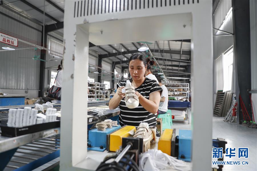 （落實&ldquo;六穩(wěn)&rdquo;&ldquo;六保&rdquo;一線見聞&middot;圖文互動）（2）&ldquo;不讓一名貧困勞動力失業(yè)！&rdquo;&mdash;&mdash;三峽庫區(qū)穩(wěn)就業(yè)見聞