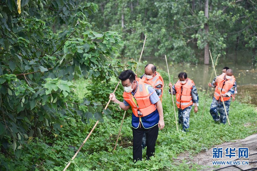 （在習(xí)近平新時代中國特色社會主義思想指引下&mdash;&mdash;新時代新作為新篇章&middot;習(xí)近平總書記關(guān)切事&middot;圖文互動）（2）戰(zhàn)疫魔,斗洪魔&mdash;&mdash;湖北全力應(yīng)對防疫、防汛疊加&ldquo;雙考&rdquo;