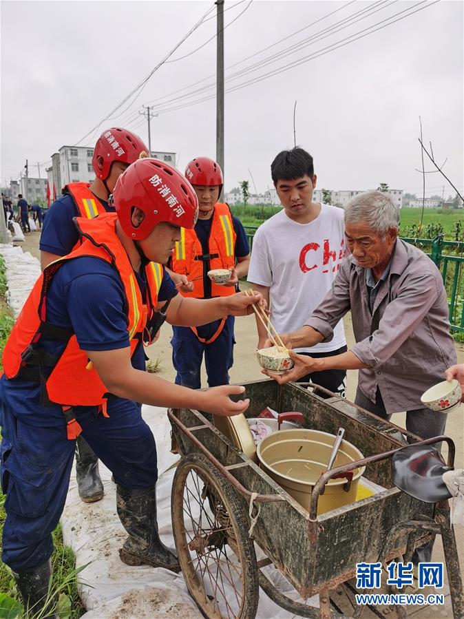 (新華全媒頭條·圖文互動)(5)筑起共御水患的鋼鐵長堤——戰(zhàn)洪一線的“干群關(guān)系新答卷”