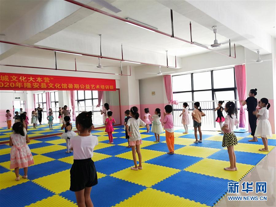 (特別的暑期生活·圖文互動(dòng))(2)她們的愿望,在這個(gè)假期實(shí)現(xiàn)——廣西隆安易地扶貧搬遷安置區(qū)暑期見(jiàn)聞