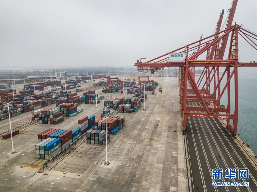 （在習近平新時代中國特色社會主義思想指引下&mdash;&mdash;新時代新作為新篇章&middot;習近平總書記關切事&middot;圖文互動）（3）感受開放新魅力&mdash;&mdash;海南自由貿(mào)易港建設開局觀察