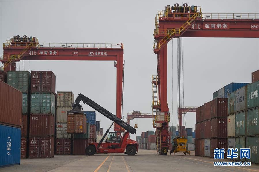 （在習近平新時代中國特色社會主義思想指引下&mdash;&mdash;新時代新作為新篇章&middot;習近平總書記關切事&middot;圖文互動）（4）感受開放新魅力&mdash;&mdash;海南自由貿(mào)易港建設開局觀察