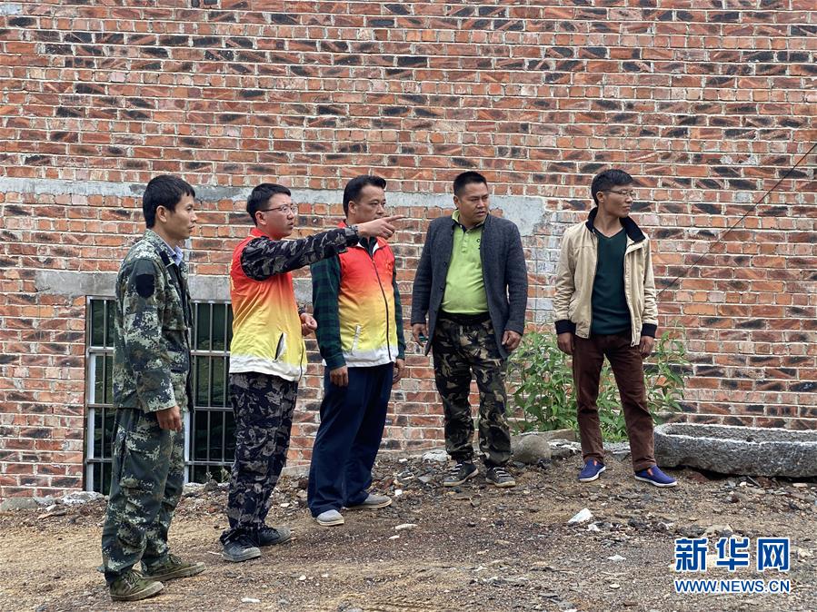 （在習(xí)近平新時(shí)代中國(guó)特色社會(huì)主義思想指引下&mdash;&mdash;新時(shí)代新作為新篇章&middot;習(xí)近平總書(shū)記關(guān)切事&middot;圖文互動(dòng)）（5）青春做伴，西部放歌&mdash;&mdash;走近扎根西部建設(shè)邊疆的大學(xué)生們