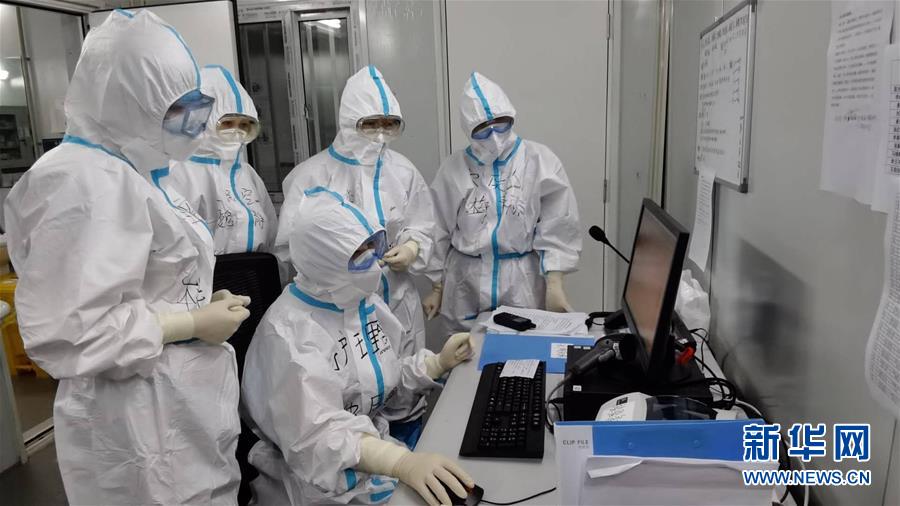 (圖文互動)(5)“白衣戰(zhàn)士”在沖鋒——記“最美新時代革命軍人”仲月霞