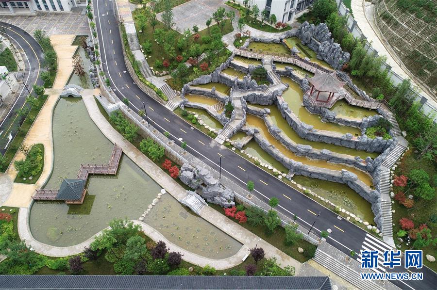 （新華視點&middot;圖文互動）（2）學(xué)校建漂亮點本無錯，為何這所&ldquo;豪華中學(xué)&rdquo;讓人困惑？