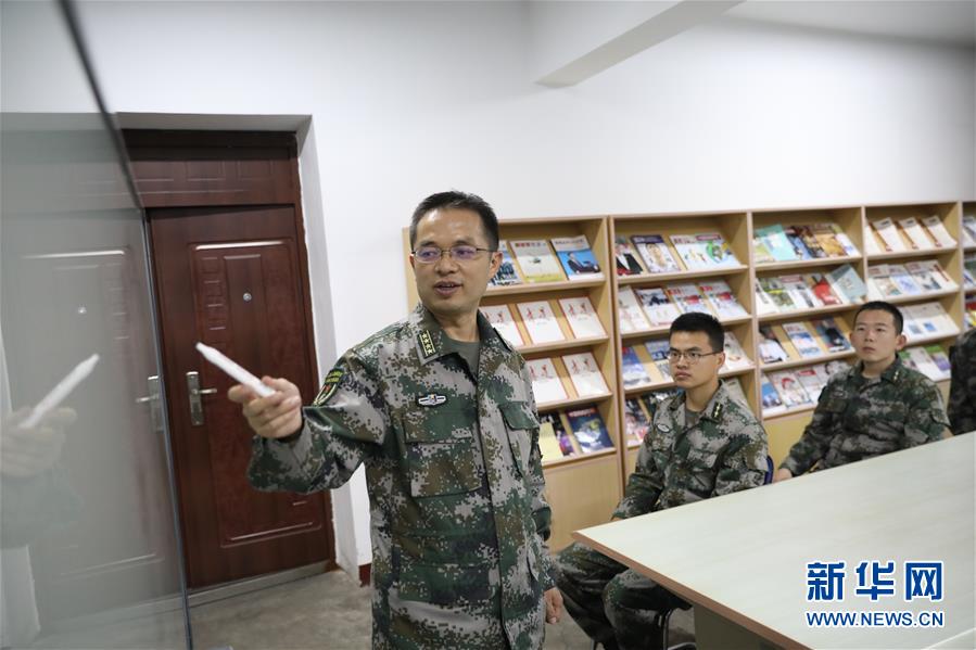 (圖文互動(dòng))(2)對(duì)黨赤“淳” 為國志“靜”——記戰(zhàn)略支援部隊(duì)某部高級(jí)工程師淳靜