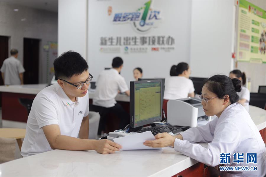 （新華全媒頭條&middot;總書記推動(dòng)的改革身邊事&middot;行政體制改革篇&middot;圖文互動(dòng)）（1）特寫：追問&ldquo;一件事&rdquo;