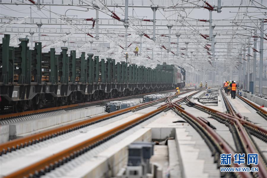 (新華全媒頭條·圖文互動(dòng))(2)“1毫米”之內(nèi)的智慧與引領(lǐng)——寫在智能高鐵京雄城際全線軌道貫通之際