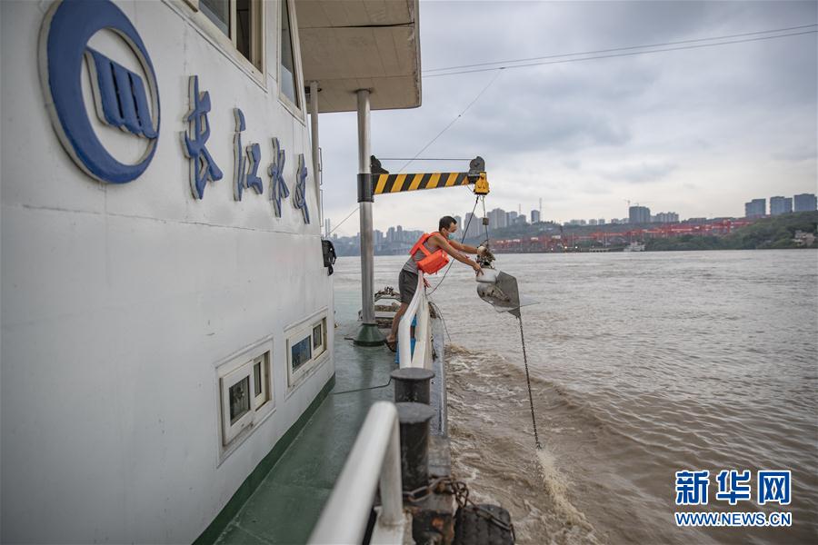 （防汛抗洪&middot;圖文互動(dòng)）（6）筑起防大汛的堅(jiān)強(qiáng)防線&mdash;&mdash;重慶防御長(zhǎng)江、嘉陵江過(guò)境洪峰現(xiàn)場(chǎng)記錄