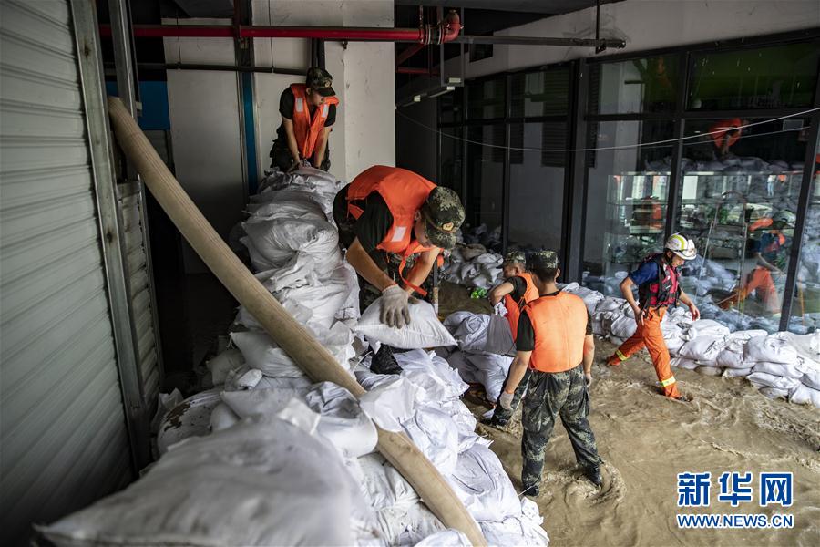 （防汛抗洪&middot;圖文互動(dòng)）（7）筑起防大汛的堅(jiān)強(qiáng)防線&mdash;&mdash;重慶防御長(zhǎng)江、嘉陵江過(guò)境洪峰現(xiàn)場(chǎng)記錄