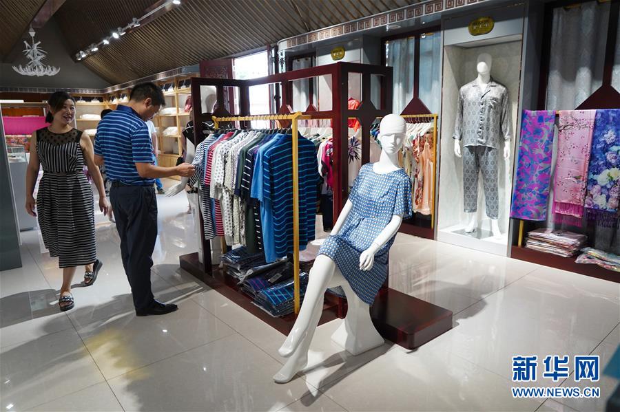 （走向我們的小康生活&middot;圖文互動）（2）綠了青山，紅了日子&mdash;&mdash;秦巴山區(qū)群眾繪出小康&ldquo;調(diào)色板&rdquo;