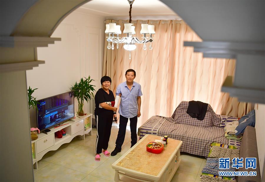 （走向我們的小康生活&middot;圖文互動）（2）&ldquo;樓上過日子，樓下賺票子&rdquo;&mdash;&mdash;來自陜西安康的易地扶貧搬遷一線觀察