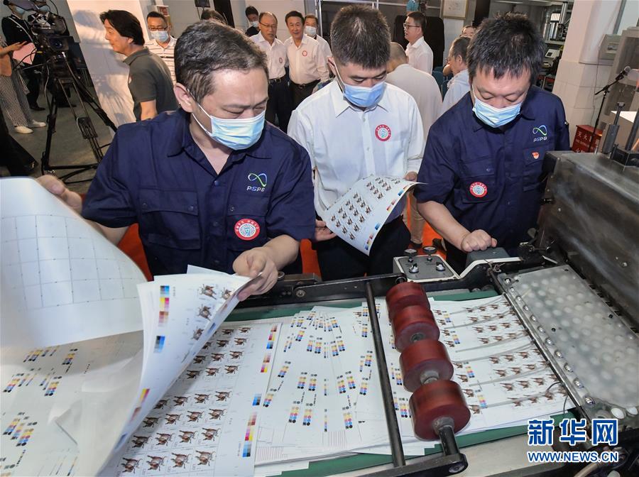 （民生直通車&middot;圖文互動(dòng)）（1）揭秘生肖牛年郵票&mdash;&mdash;《辛丑年》特種郵票開(kāi)機(jī)印刷