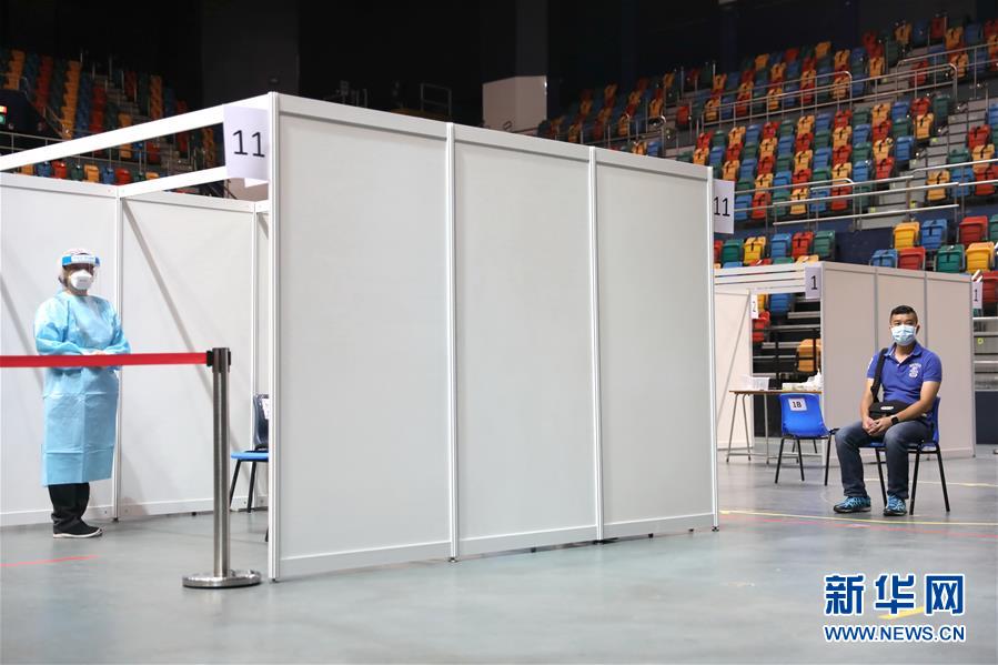 （圖文互動）（3）特寫：新冠病毒普檢首日，香港市民踴躍參與