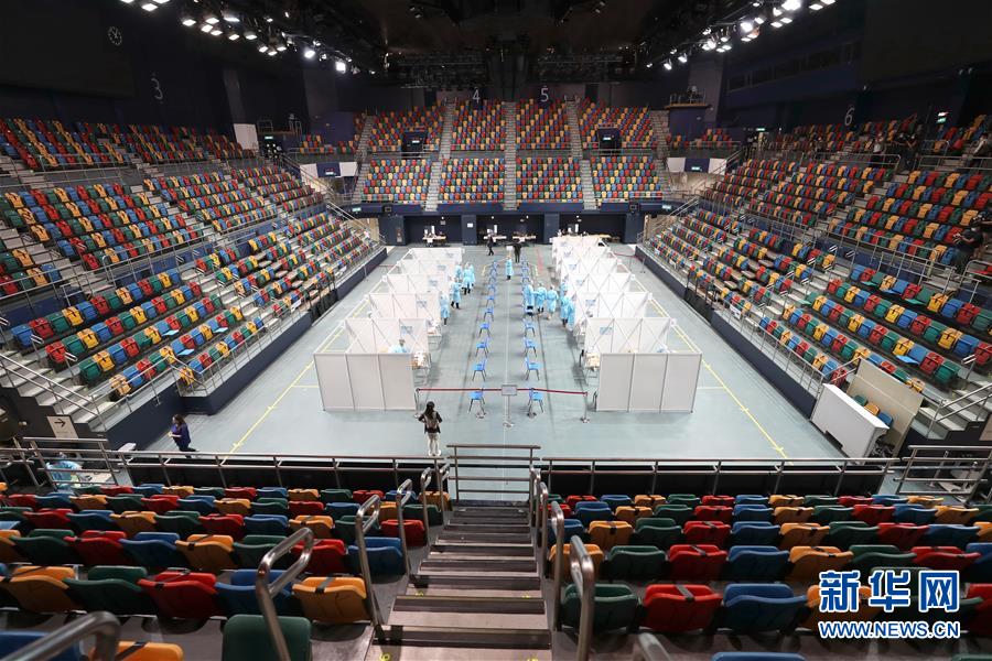 （圖文互動）（5）特寫：新冠病毒普檢首日，香港市民踴躍參與