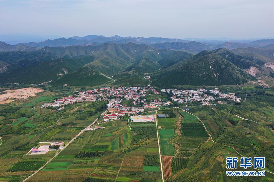 （新華全媒頭條&middot;走向我們的小康生活&middot;圖文互動(dòng)）（13）長(zhǎng)城腳下，小康村串成&ldquo;珍珠鏈&rdquo;