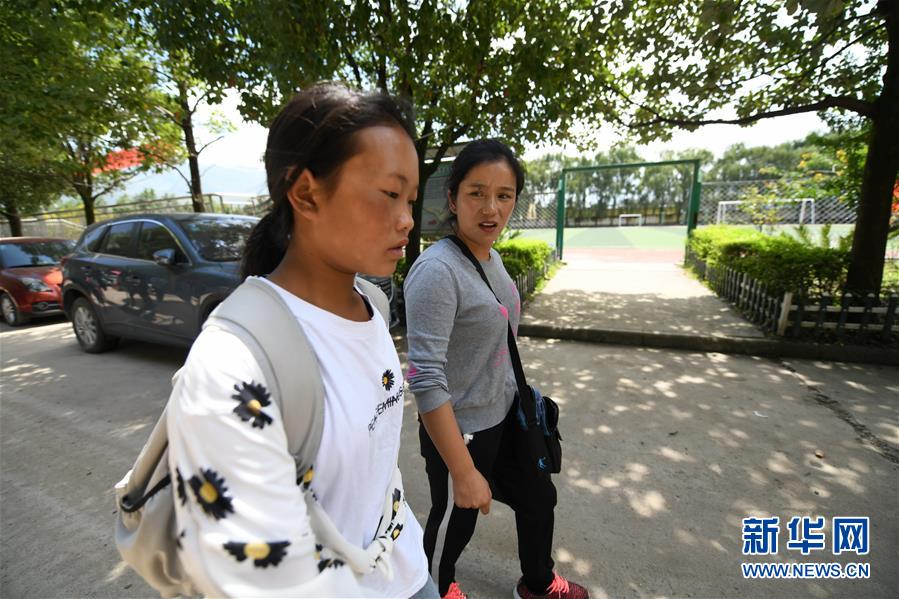 （熱點鮮報&middot;圖文互動）（1）為了大涼山的下一代，她奔赴在助學路上