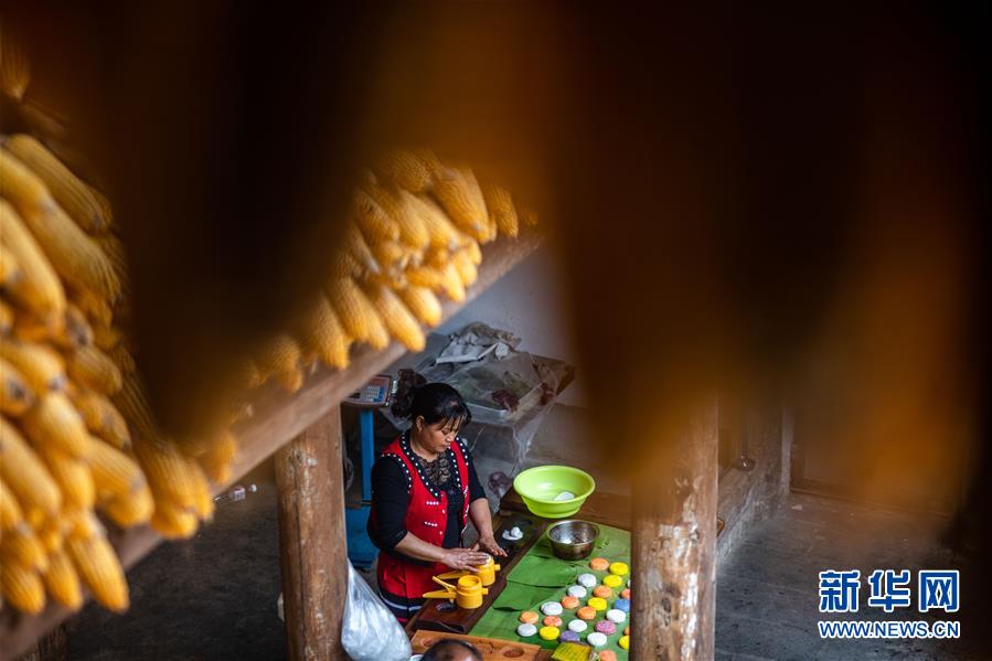 （新華全媒頭條&middot;決戰(zhàn)決勝脫貧攻堅(jiān)&middot;督戰(zhàn)未摘帽貧困縣&middot;圖文互動(dòng)）（9）脫貧的歌聲&mdash;&mdash;云南直過民族和人口較少民族共入新時(shí)代