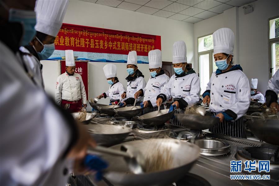 （新華全媒頭條&middot;走向我們的小康生活&middot;圖文互動(dòng)）（2）扎西德勒，我們的新家園&mdash;&mdash;西藏易地扶貧搬遷搬出幸福美好新生活