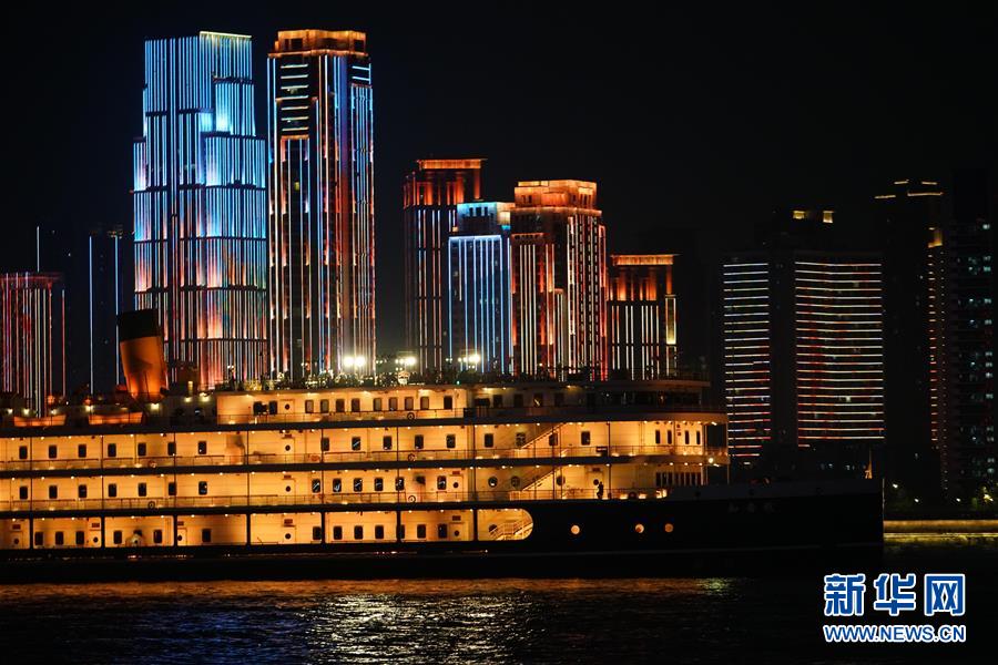 (圖文互動)(8)武漢25公里大型燈光秀深情告白祖國